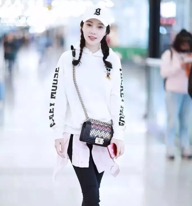 今年秋冬最chic！原來短發(fā)和帽子這么配??！